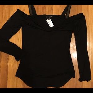 NWT ROCK & Republic cold shoulder top black M